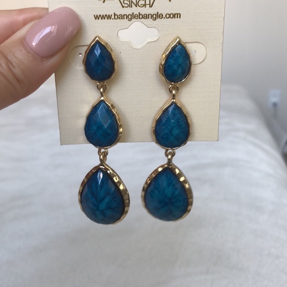 Amrita Singh earrings - Picture 5 of 6